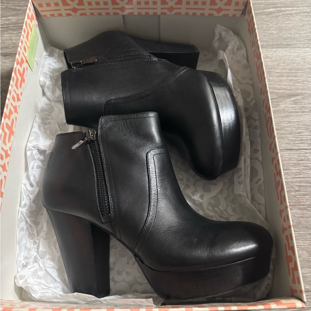 Gianni Bini Sleek Black Ankle Booties